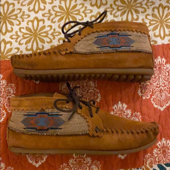 Minnetonka shoes - Picture 3 of 6
